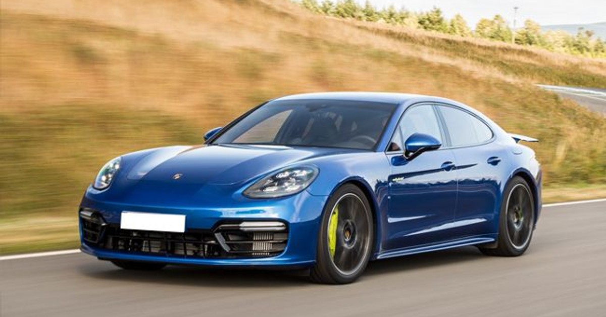 Porsche Panamera Turbo S E-Hybrid sets two new lap time records in the Middle East