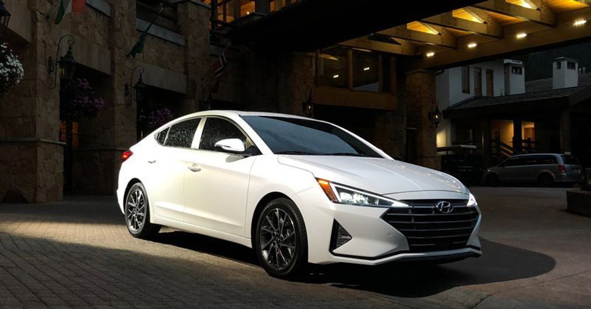 Meet the 2019 Hyundai Elantra facelift, gets impressive style updates