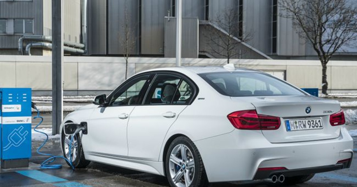 Electrified luxury is the theme for BMW at the upcoming Geneva Motor Show