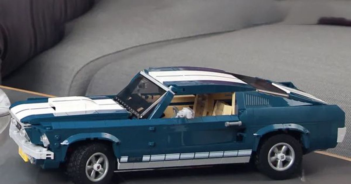 Lego 60’s-era Ford Mustang Creator set