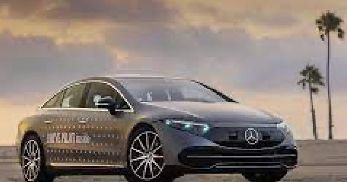 Turquoise lights to indicate autonomous driving mode in Mercedes-Benz cars