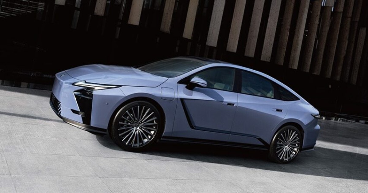 Lexus ES Makes Global Debut in Shanghai with Electrified Makeover