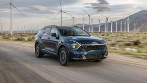 2025 Kia Sportage Hybrid Wins Big in Cars.com’s Best Hybrids for the Money List