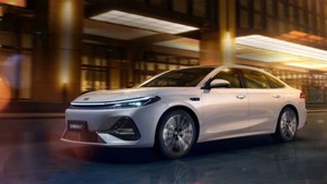 Geely Galaxy A7 EM-i PHEV: The 2,100 KM Hybrid Sedan Built for UAE Roads