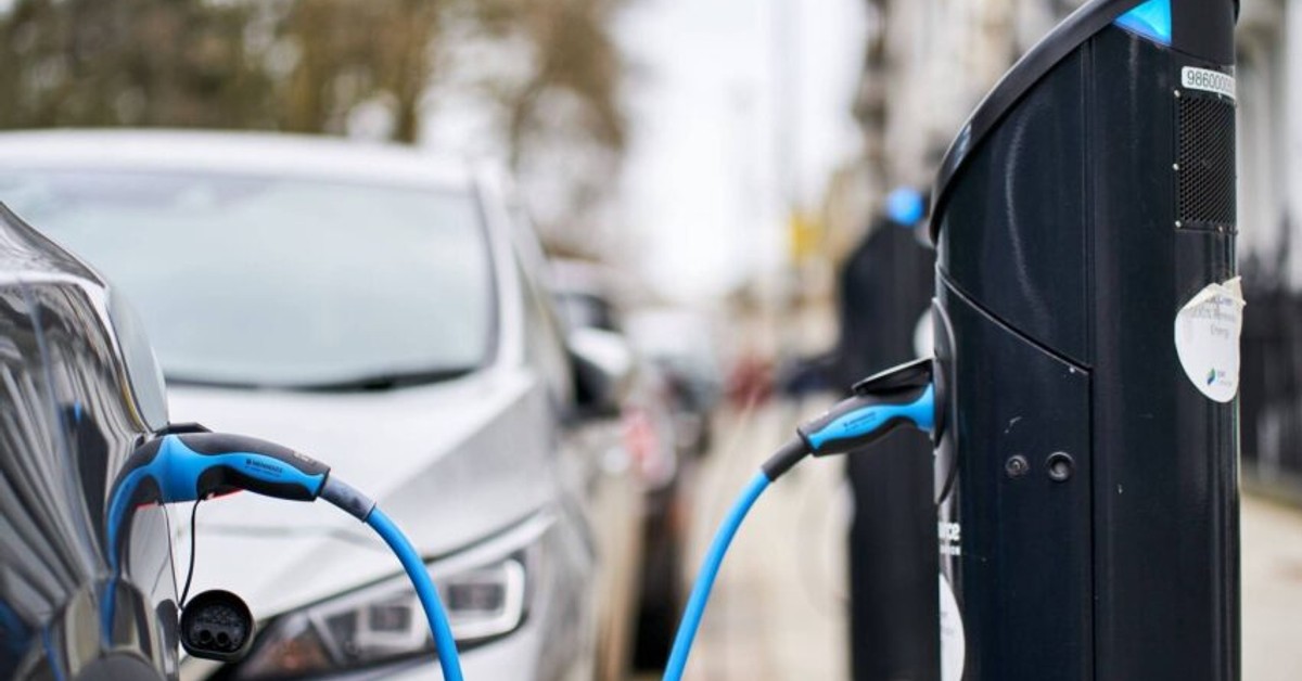 Here Are The Top Plug-In Hybrid Cars In UAE (2025 - 2026)!