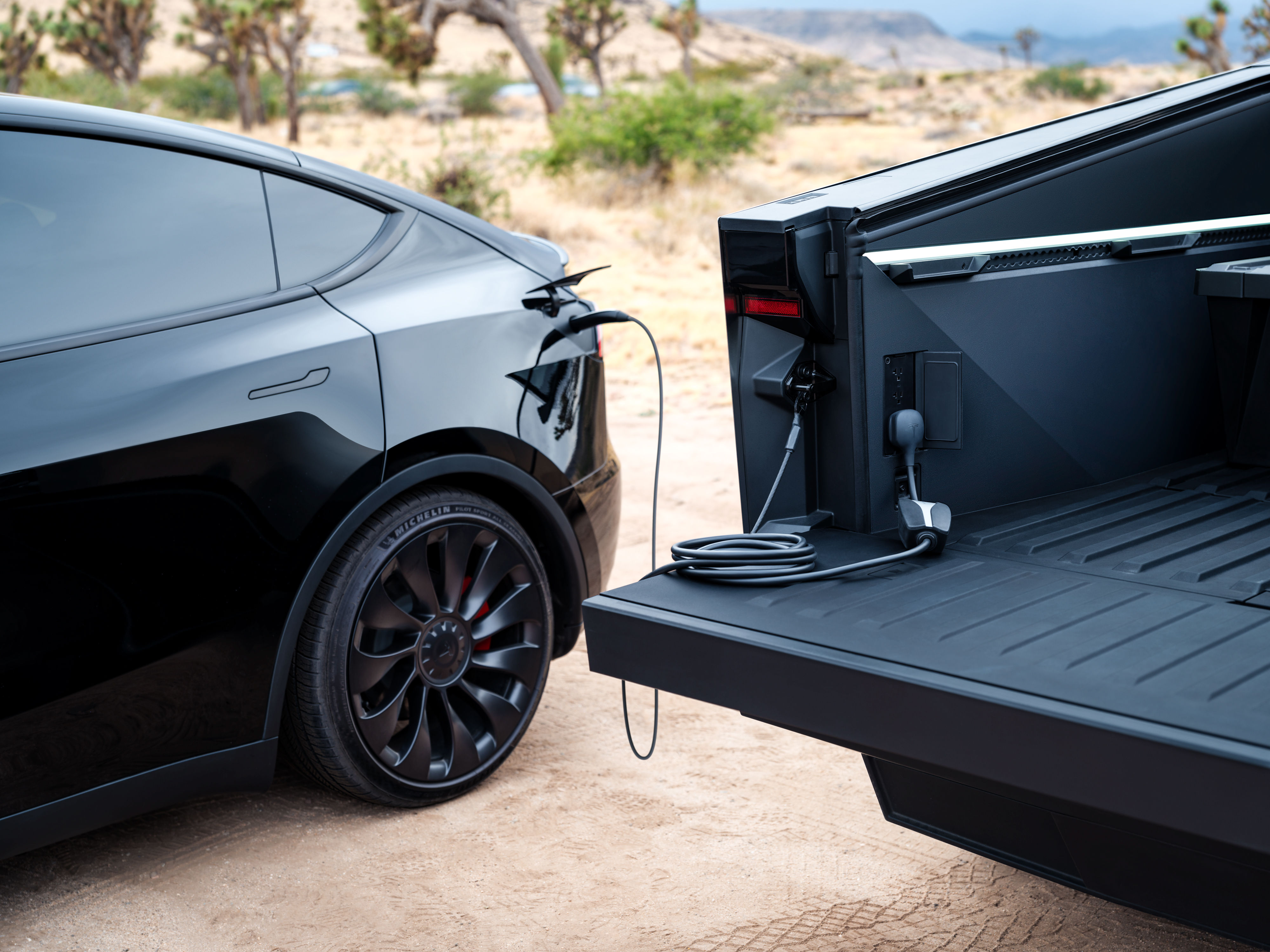 Tesla Cybertruck reverse charging