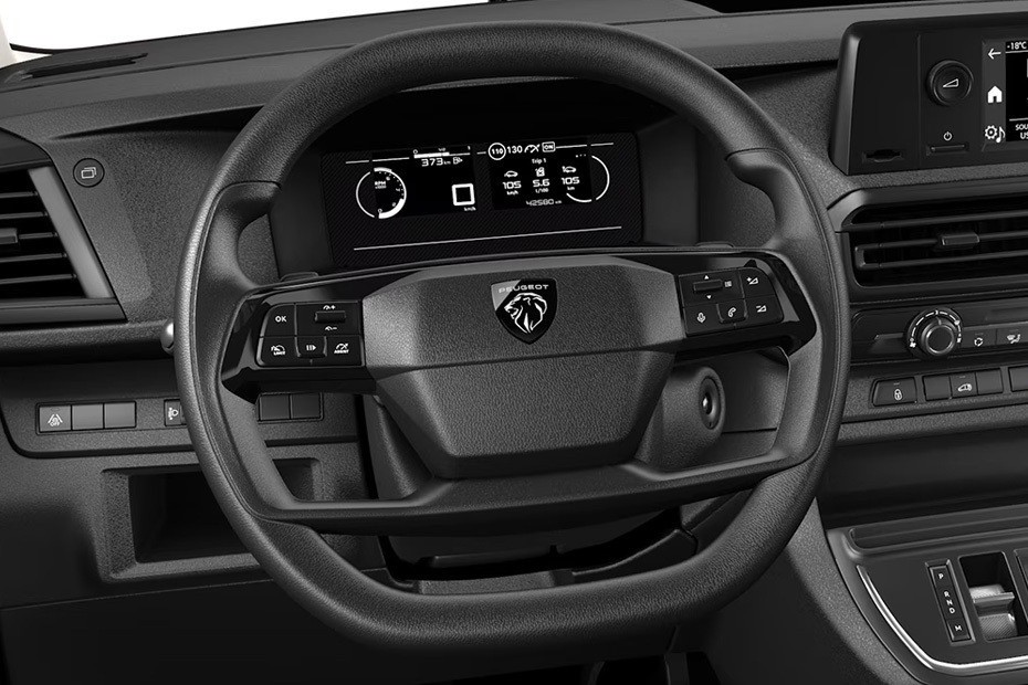 Peugeot Expert steering wheel highlighting stable control and driver-focused design