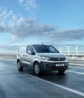 Peugeot Expert Powertrain Explained with Engine Performance, Efficiency and Driving Capability