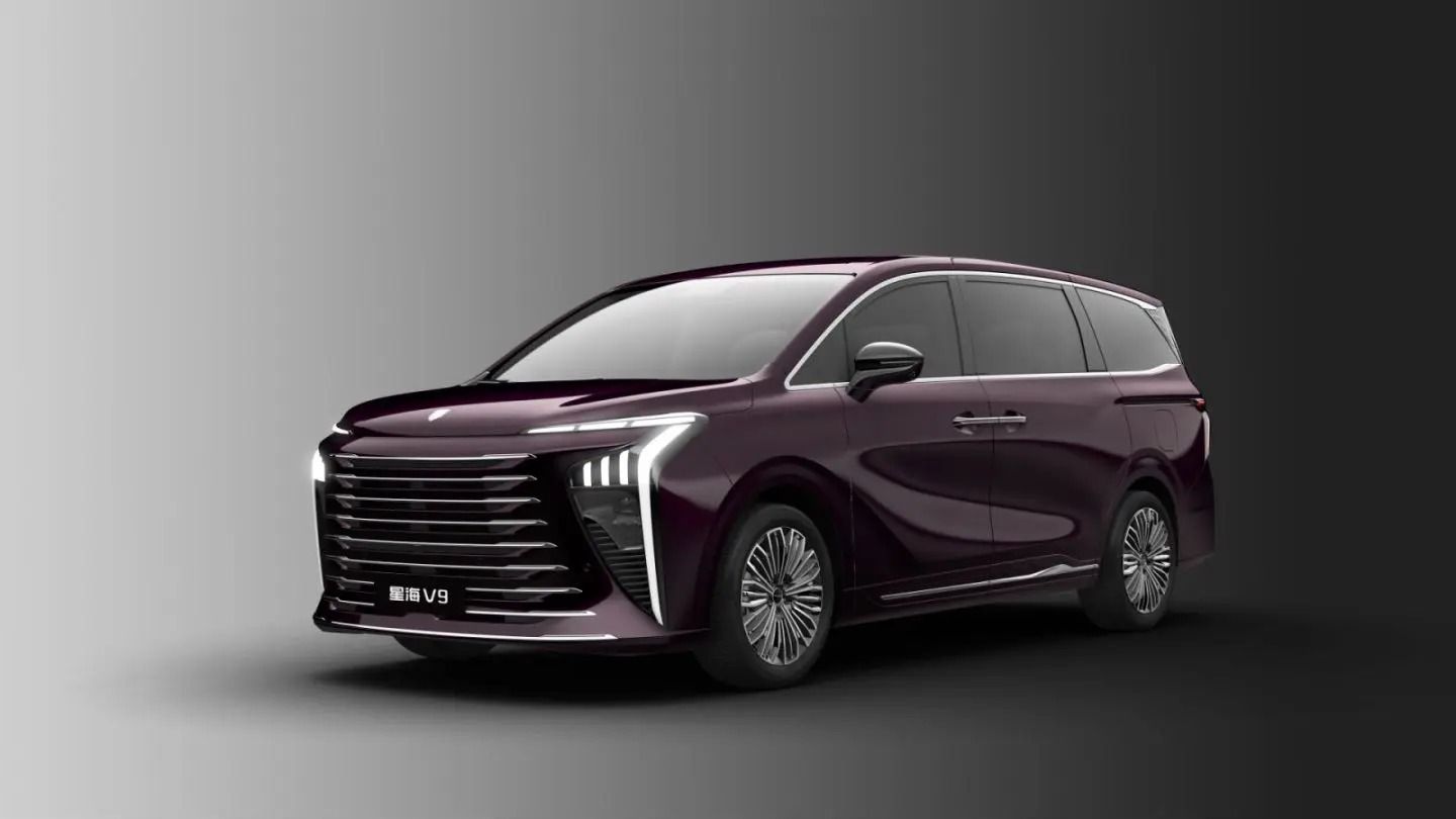 Front three-quarter view of the 2027 Forthing Xinghai V9 PHEV in deep purple exterior finish