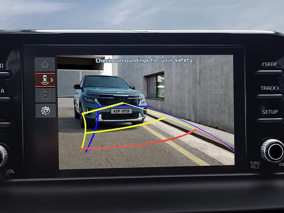 Kia Seltos reverse parking camera display with dynamic guidelines for safer maneuvering