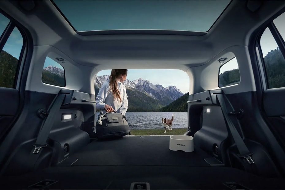 Jaecoo J5 cargo area with folded seats, panoramic sunroof,