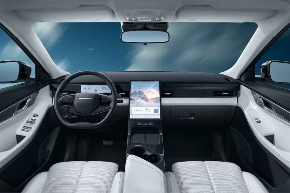 Jaecoo J5 interior featuring a minimalist dashboard, digital display