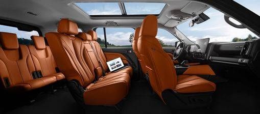 Haval H9 seven-seat cabin with premium brown leather upholstery and panoramic sunroof