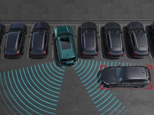 Haval H9 parking assist system with rear cross-traffic detection