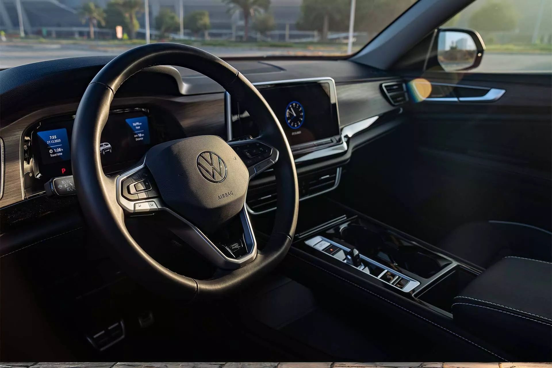 Volkswagen Teramont dashboard and steering wheel