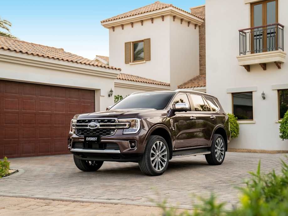 Ford Everest parked outside a luxury villa