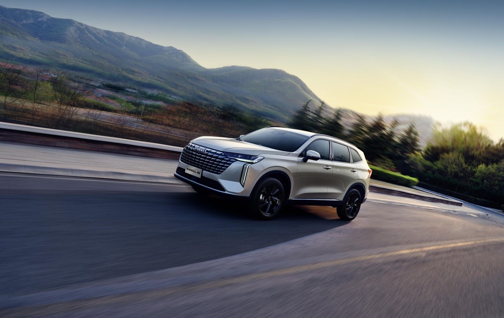 Haval H6 on-road driving view