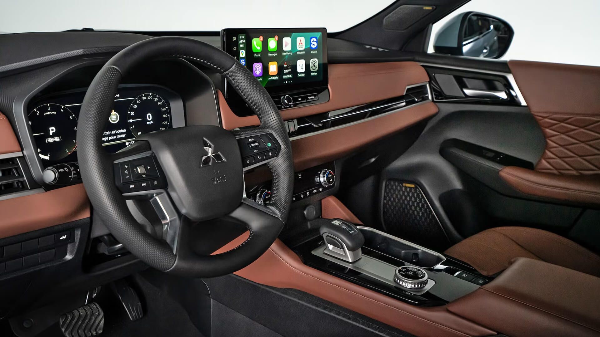 Mitsubishi Outlander premium dashboard and infotainment