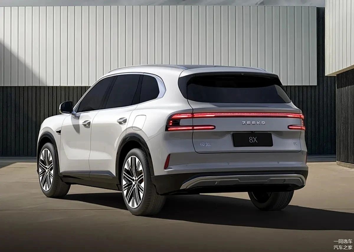 Zeekr 8X Rear View