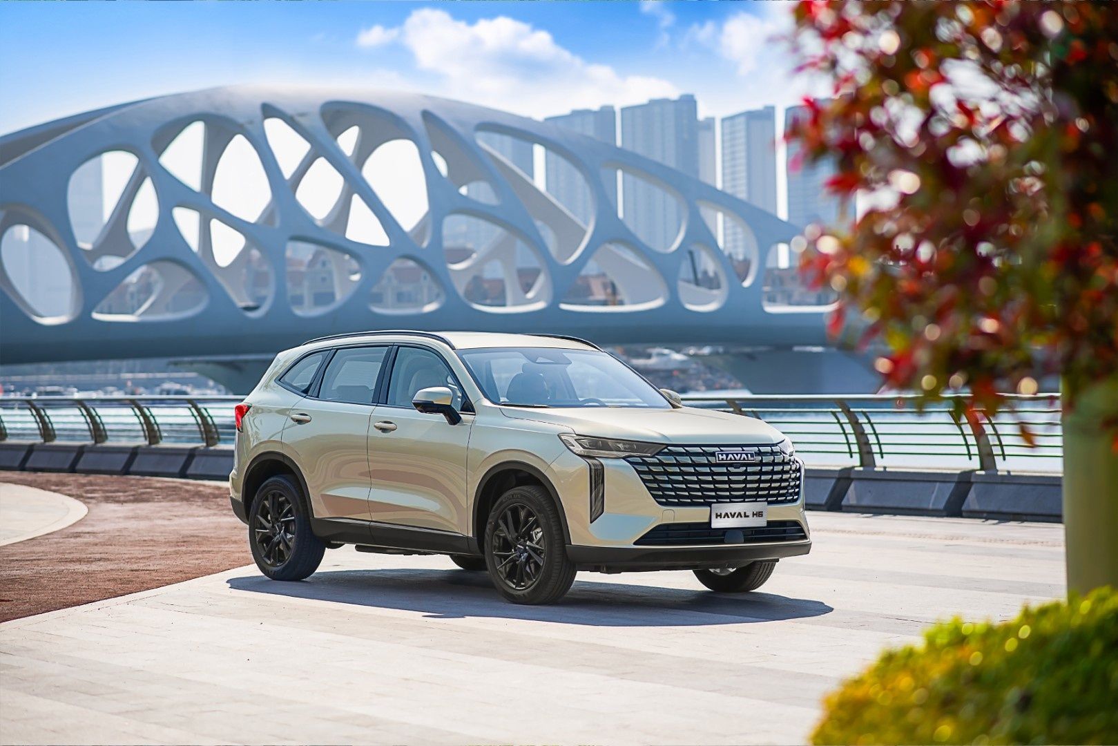 Haval H6 front three quarter view