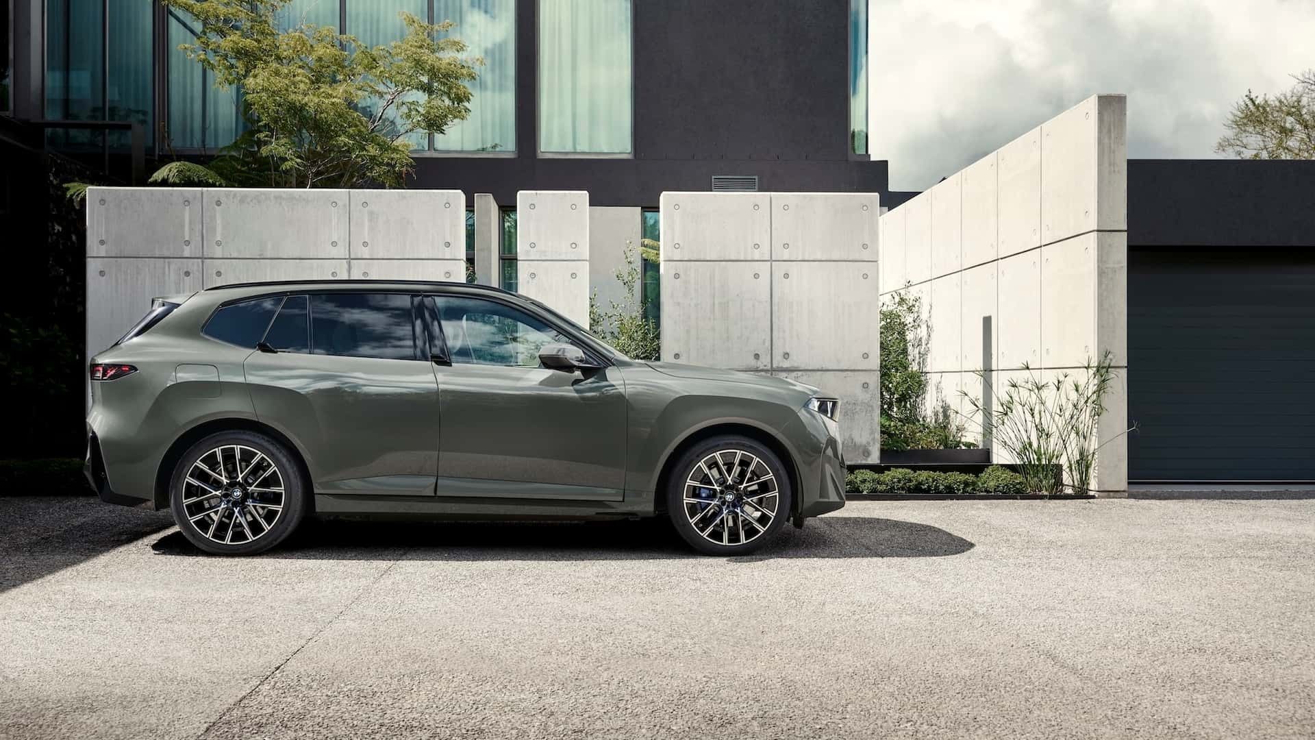 Side profile of the fifth-generation BMW X5 showcasing its Neue Klasse-inspired proportions and aerodynamic design.