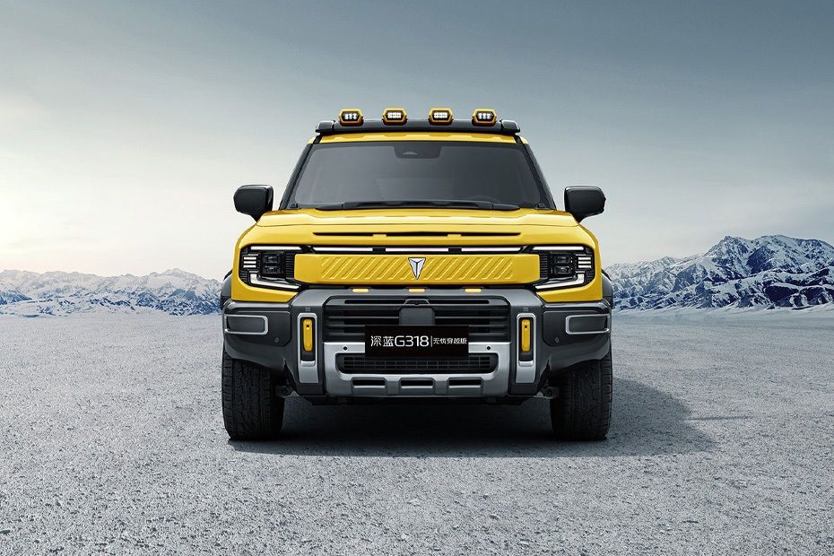Deepal G318 front view showcasing rugged LED lighting and bold SUV design