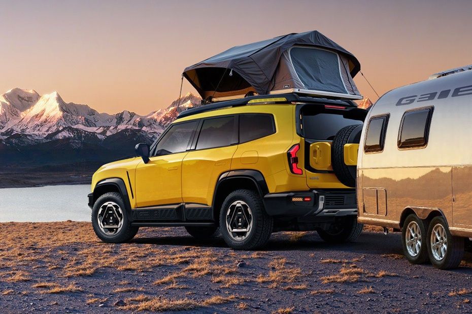 Deepal G318 towing a caravan, showcasing off-road capability and adventure-ready design