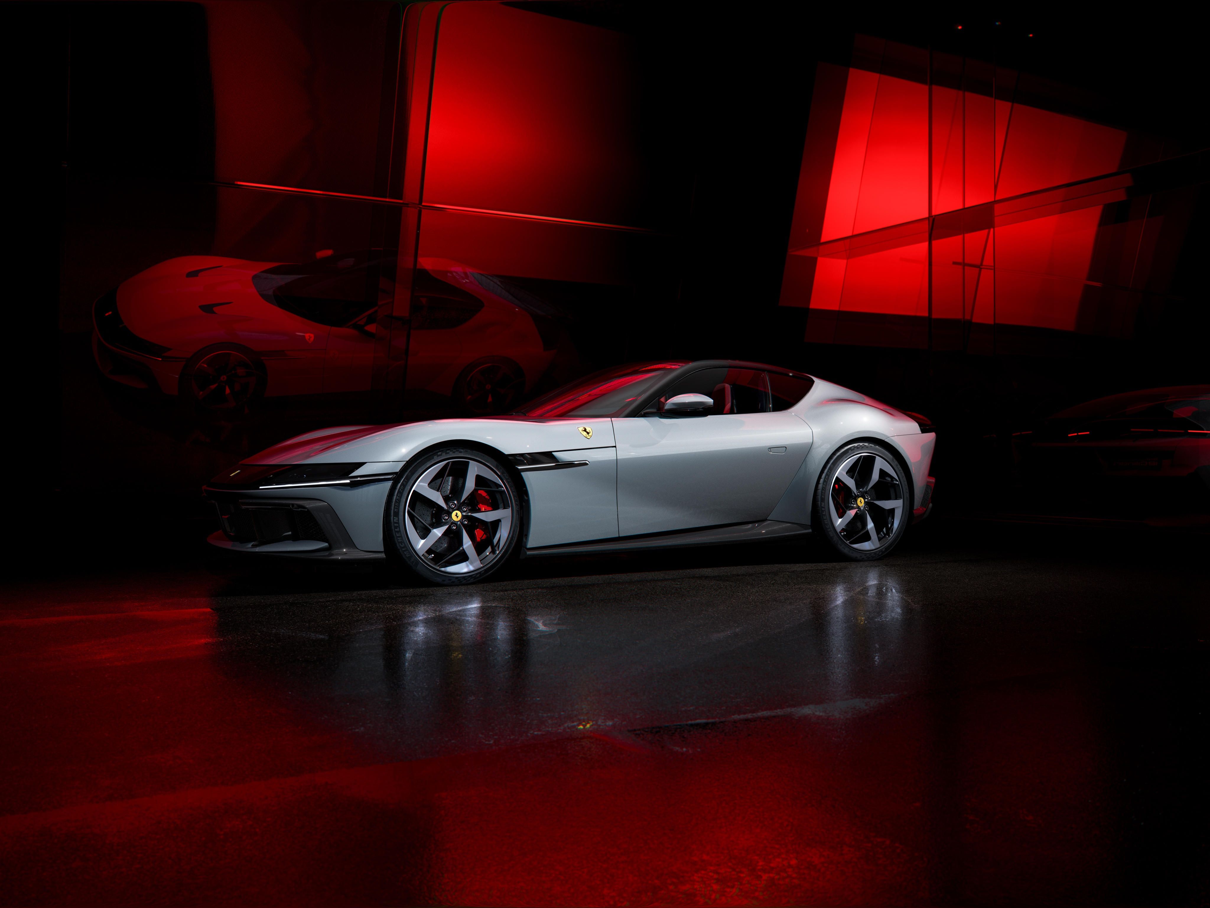 Ferrari 12Cilindri Manuale cockpit with digital displays and premium cabin