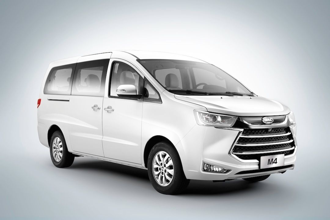 JAC M4 front three-quarter exterior with wing-style grille and LED headlamps