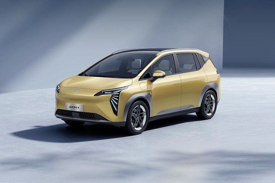 Aion Y Plus front three-quarter exterior view