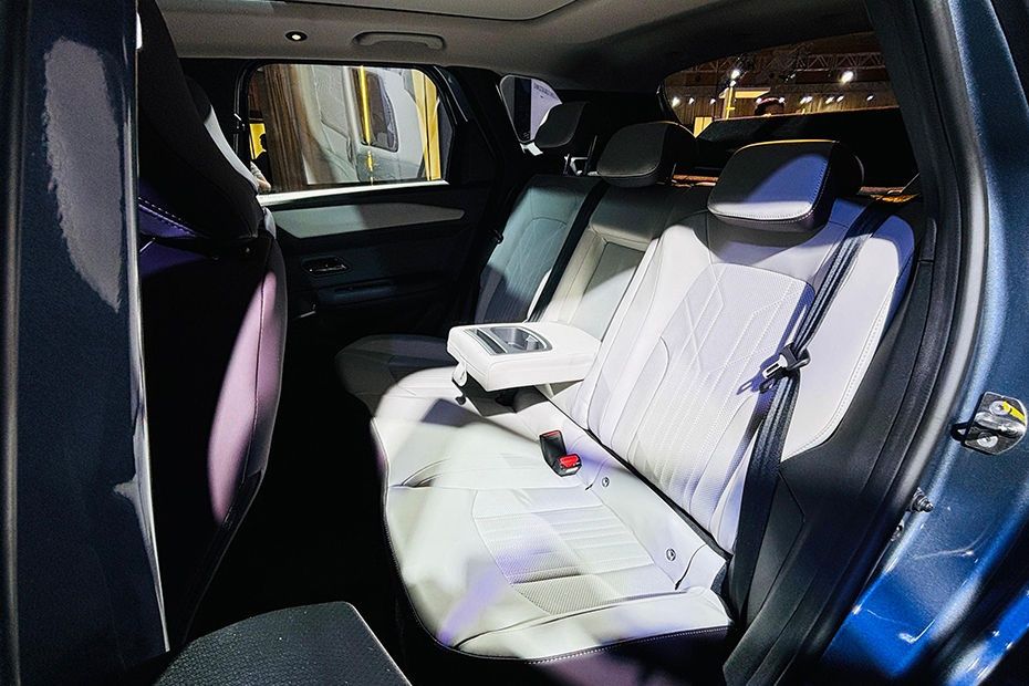 Nissan Tekton rear seats with fold-down armrest and spacious cabin