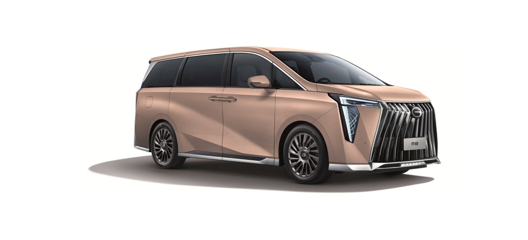 GAC M8 luxury MPV front three-quarter view in champagne colour