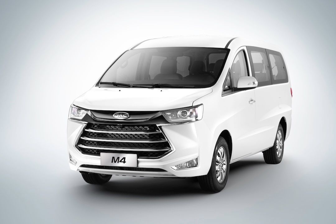 JAC M4 9-seater MPV front three-quarter view in white for the UAE market