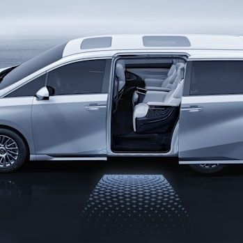 GAC M8 cabin showing second-row captain seats with a spacious interior and power sliding door.