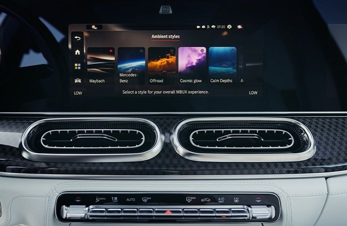 Mercedes-Maybach GLS 680 MBUX Superscreen and dashboard display.