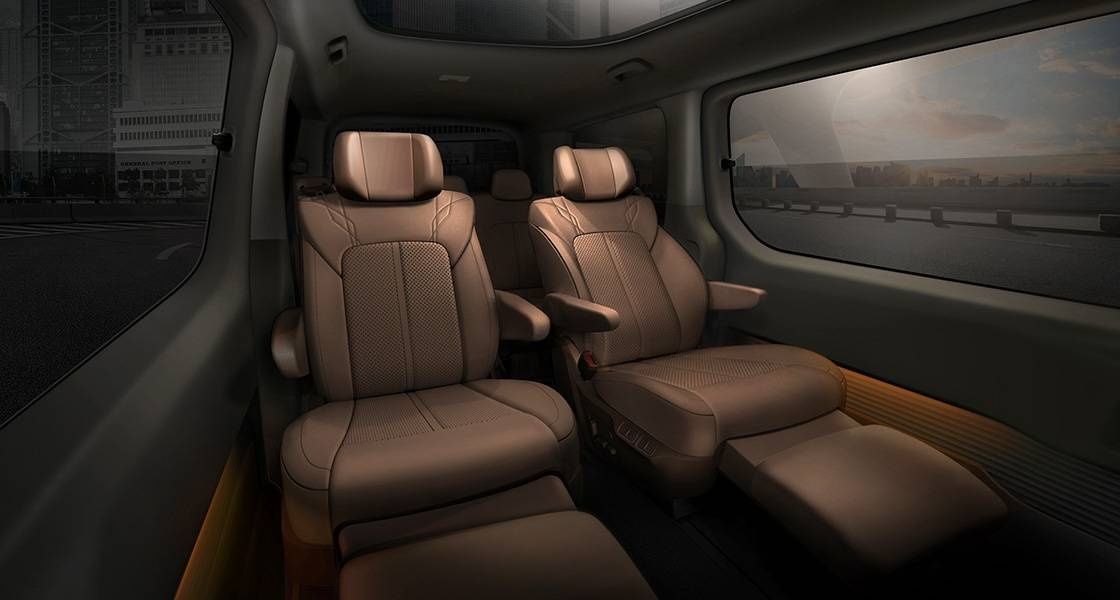 Hyundai STARIA premium second-row seats with reclining captain chairs and spacious cabin.