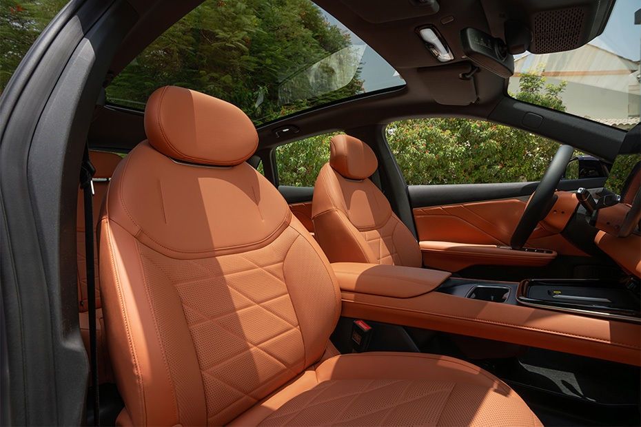 Deepal S05 interior featuring premium leather front seats and a panoramic glass roof.