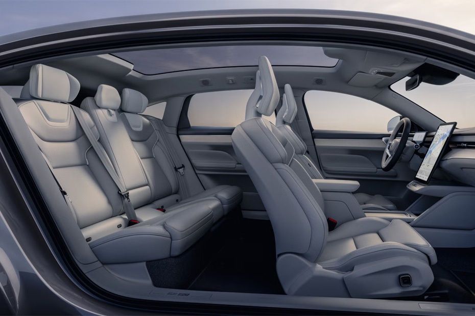 Volvo ES90 premium cabin with spacious leather seats and panoramic sunroof