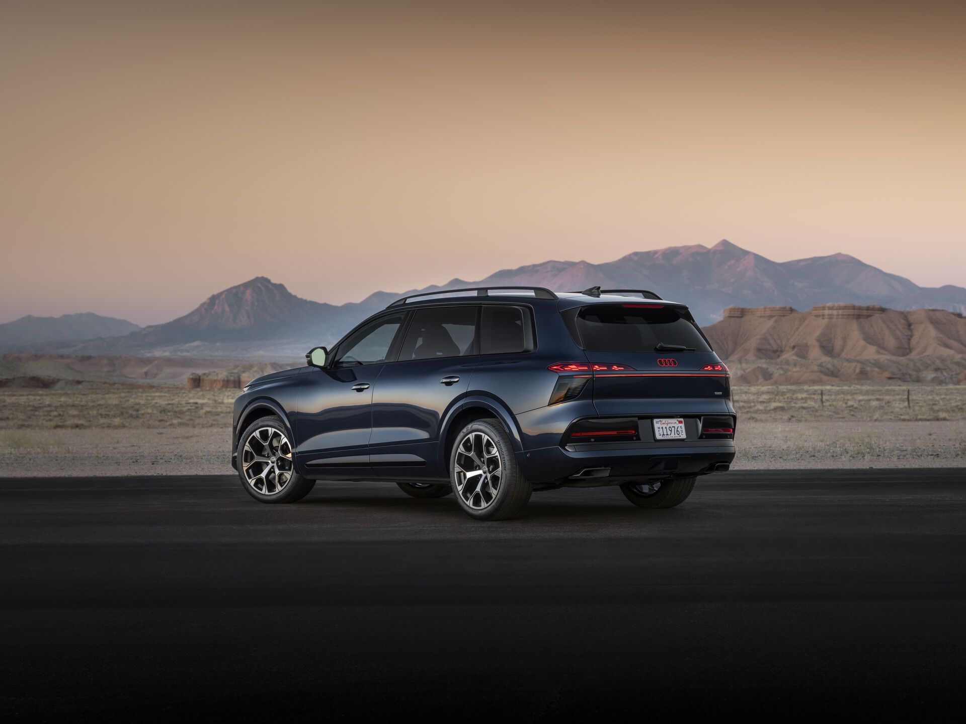 AUDI Q9 Rear Side View