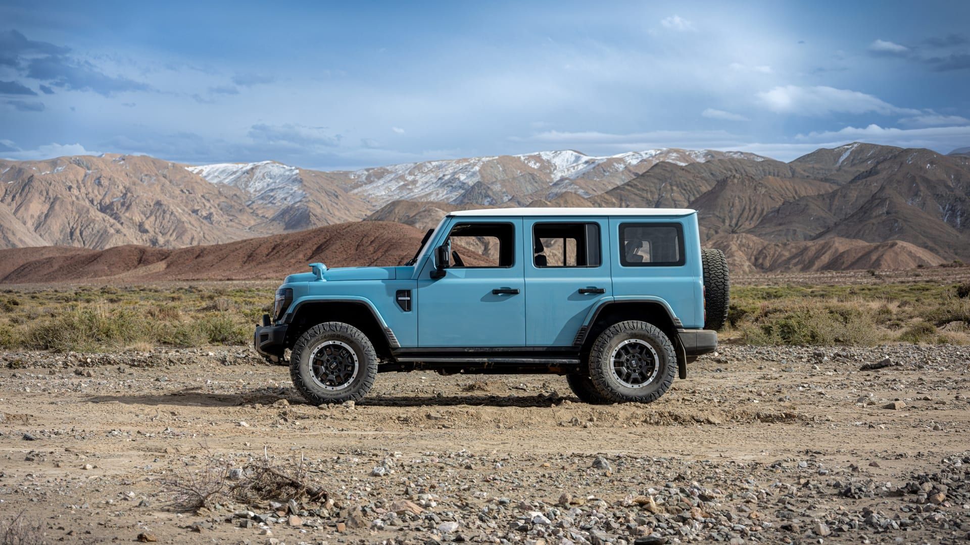 2027 212 T01 Navigator parked in a mountain landscape