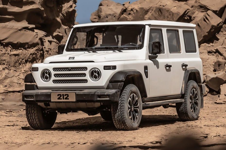 White 212 T01 SUV on a rocky off-road trail