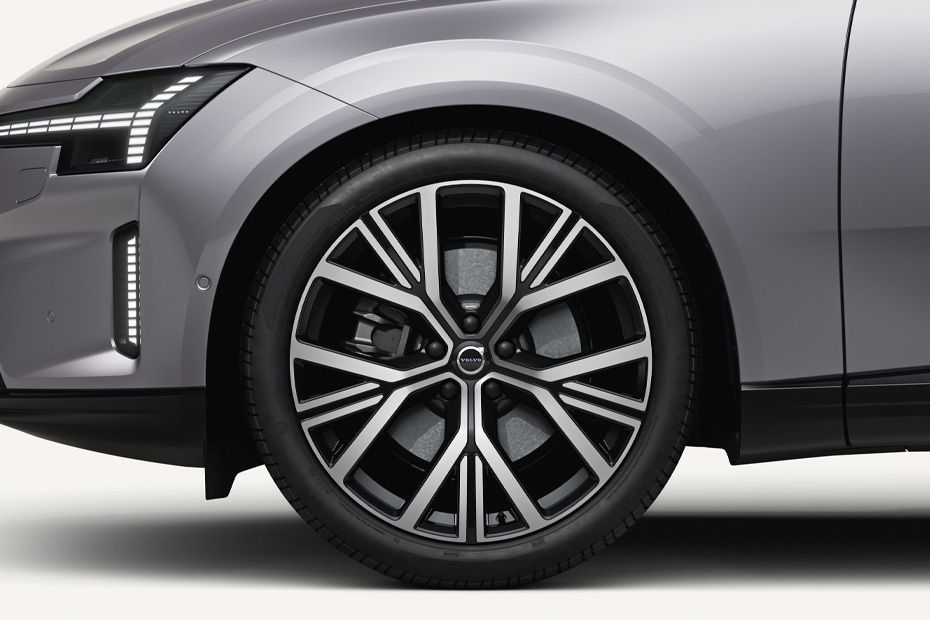 Volvo ES90 alloy wheel and front fender close-up