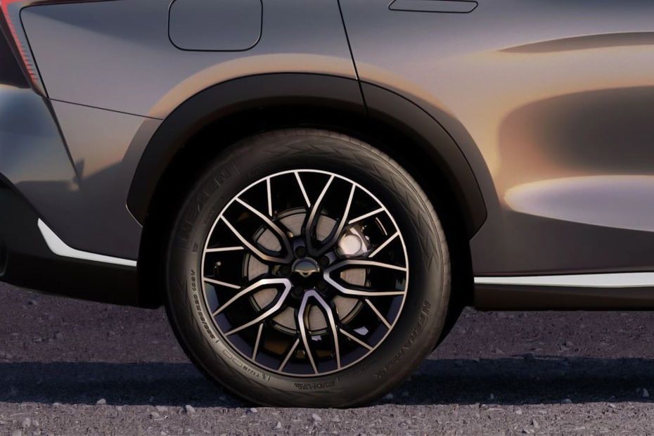 Kaiyi X7 alloy wheel close-up