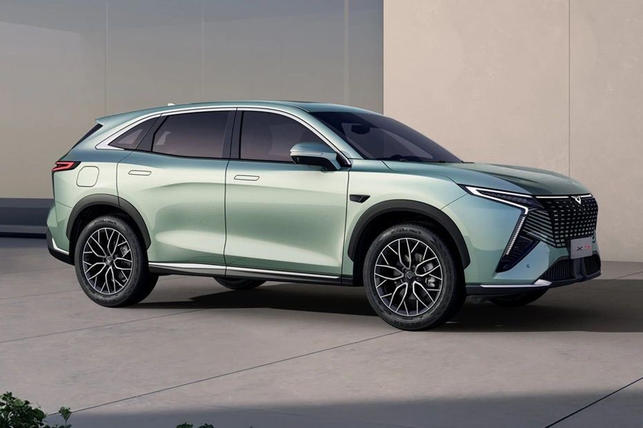 Kaiyi X7 front view showcasing its bold grille, LED headlights and modern SUV design.