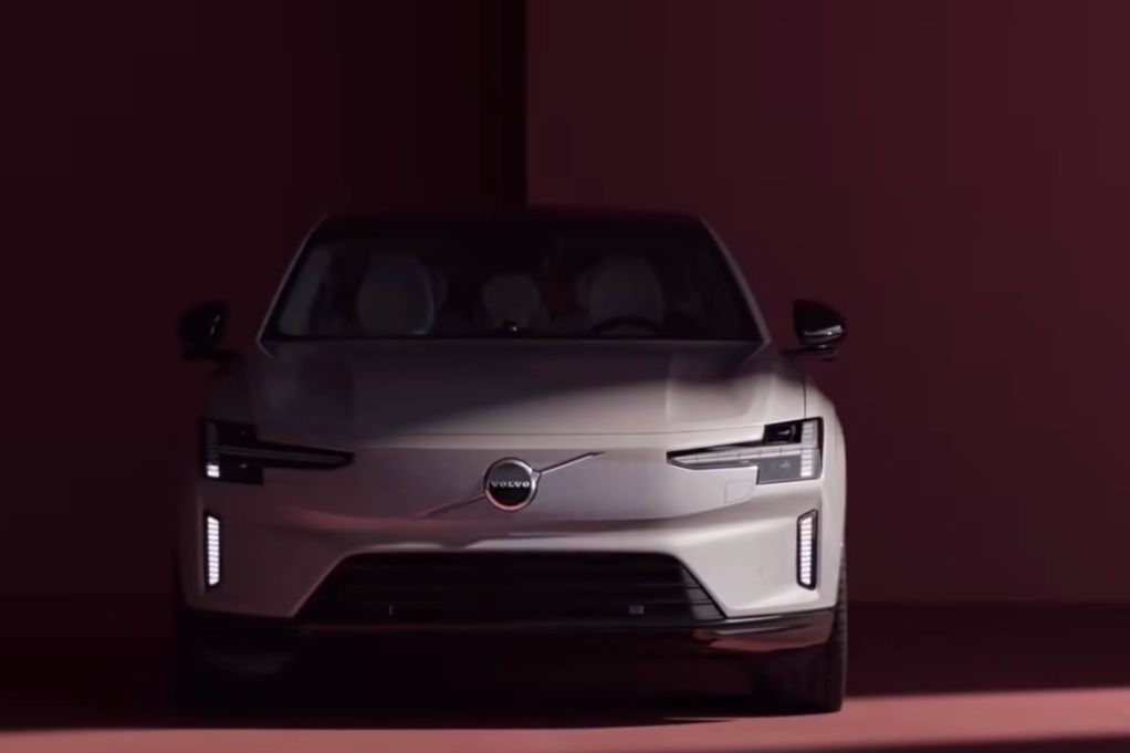 Front view of the Volvo ES90 electric sedan with signature LED lighting