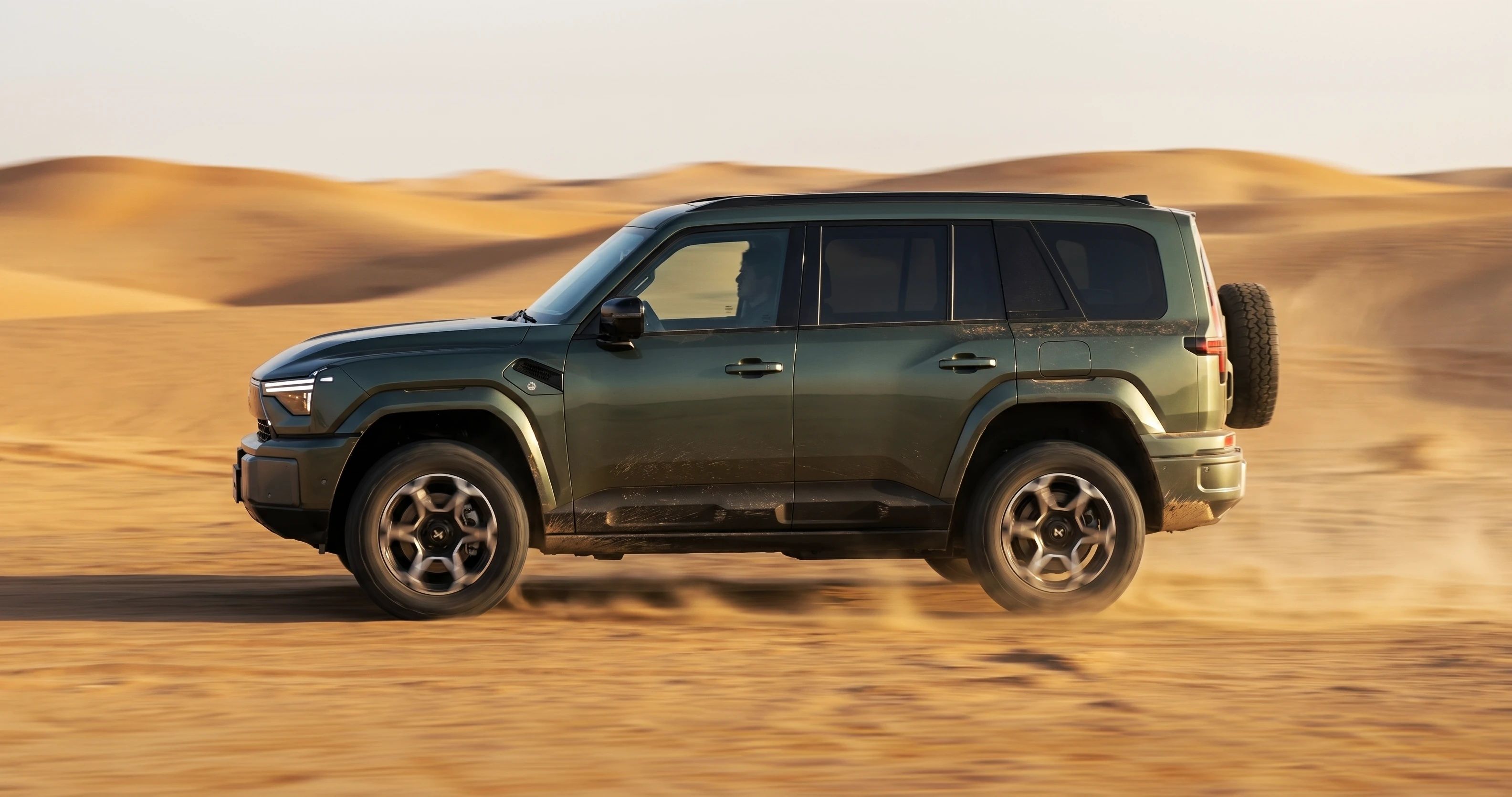 MHERO II driving through the UAE desert dunes