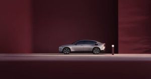 Top 7 Volvo ES90 Colours: Which One Should UAE Buyers Choose?