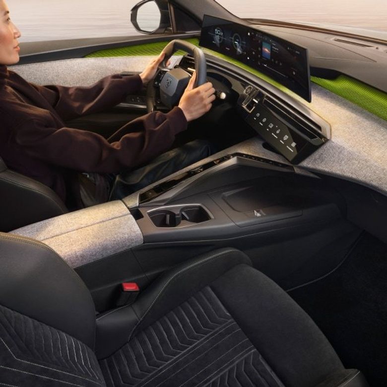 PEUGEOT 5008 Interior