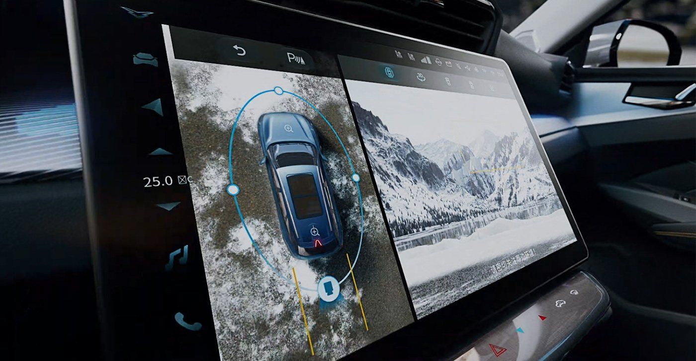 Kaiyi X7 infotainment screen displaying the 360-degree camera view.