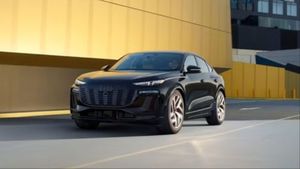 Audi SQ6 Sportback e-tron Pairs Matrix LEDs with Softwrap Interiors